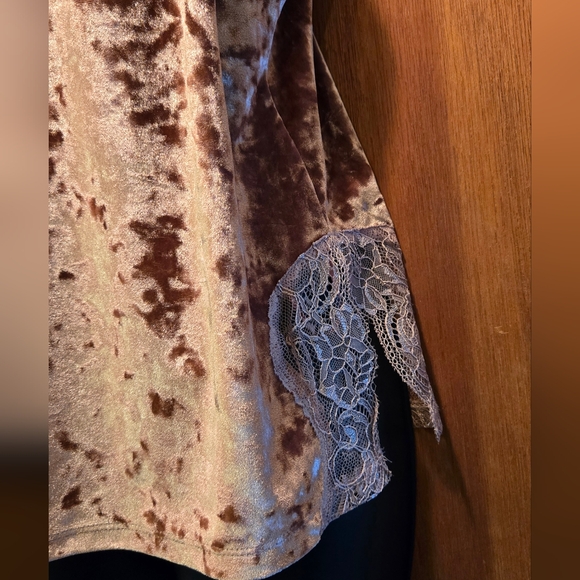 Lauren Conrad mauve crushed velvet & lace stretch camisole szM NWOT - Picture 3 of 6